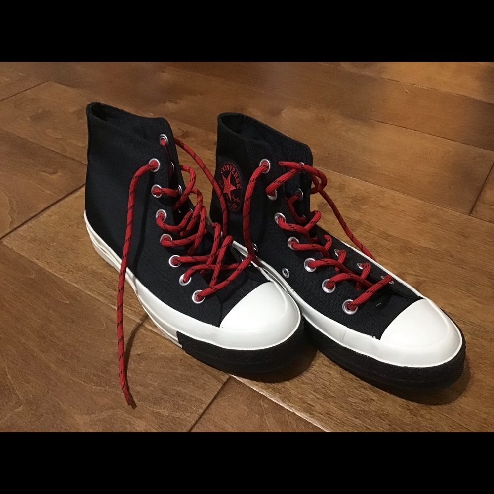 Black/red/white converse.